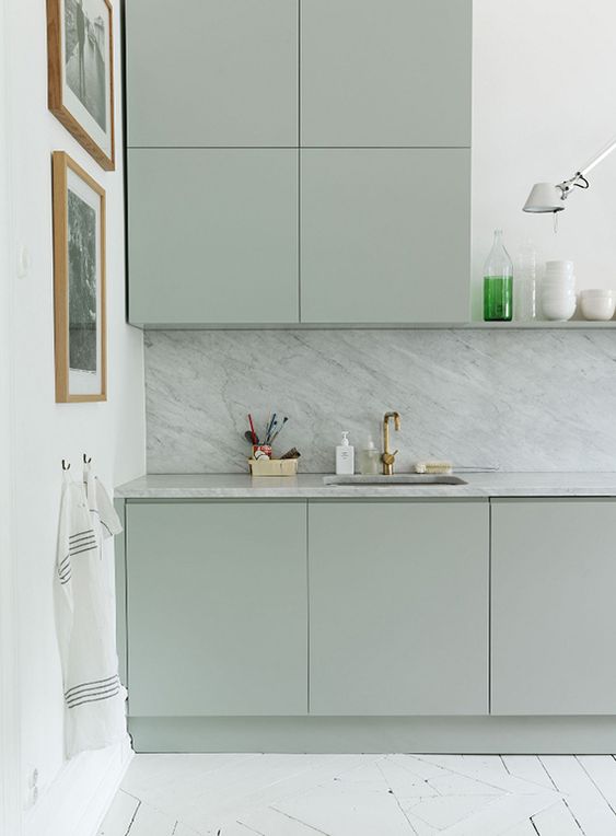 Frameless & Handle-Free Kitchen Cabinet Design