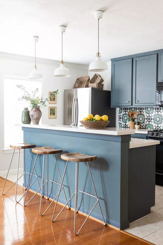 Two Tier Islands kitchens are swinging in the trends